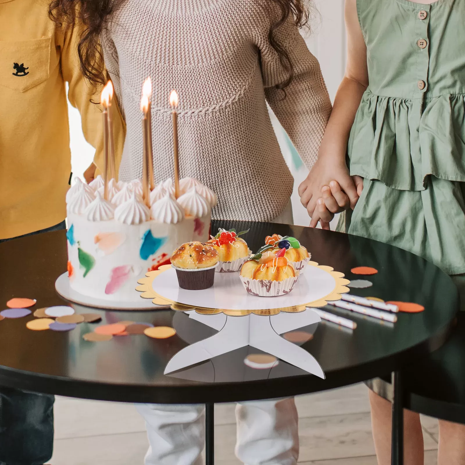 עמוד עוגה חד פעמי עגלגל לבן לאירועים - תמונה 3